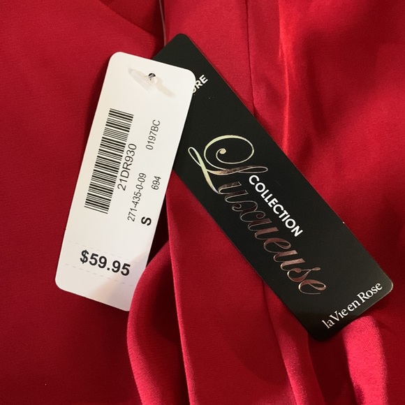 Red cover up - Picture 2 of 3